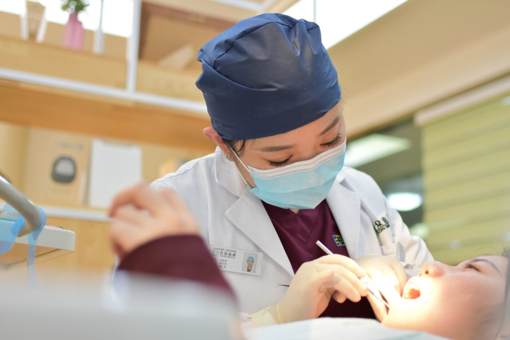 Symptoms That Indicate Its High-Time To See A Dentist